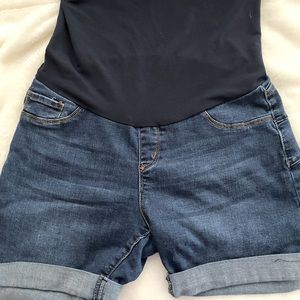 Maternity shorts